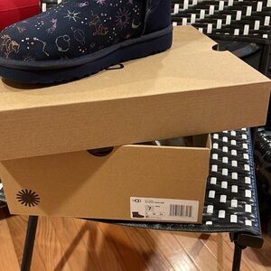 UGG classic mini zodiac dark blue 7 BNWT